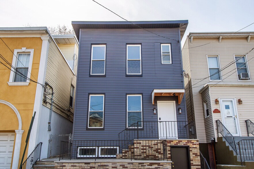 Building Photo - 1431 37th St