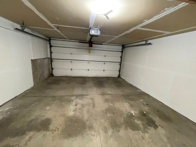 Building Photo - 3018 Maple Valley Dr