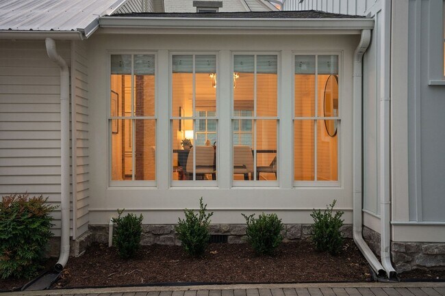 Building Photo - 1226 Adams St