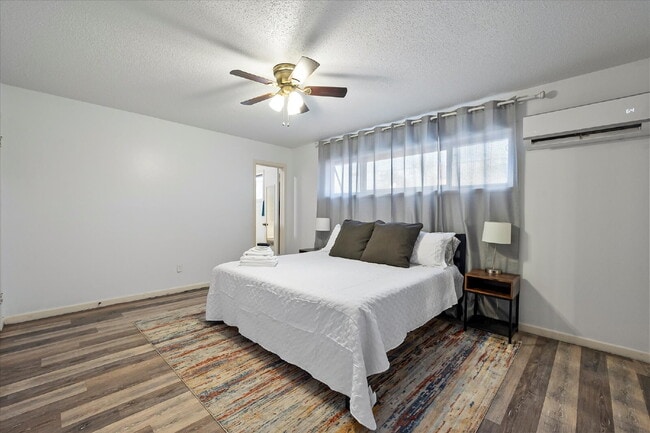 Building Photo - Fully Furnished Rental!!