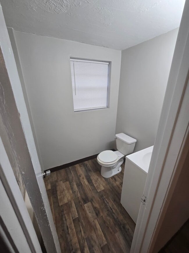 Building Photo - 2 Bed 1 bath duplex right across from Midlands Tech
