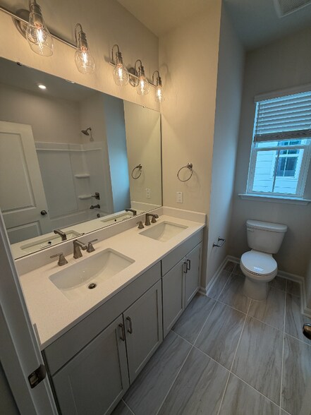 Building Photo - 1044 Zelkova Ln