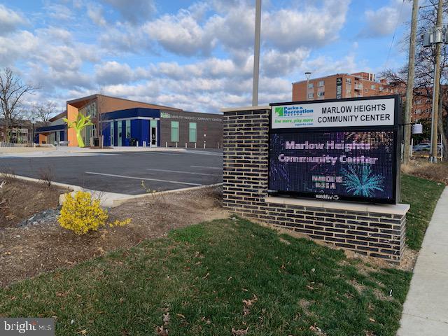 Building Photo - 3004 St Clair Dr