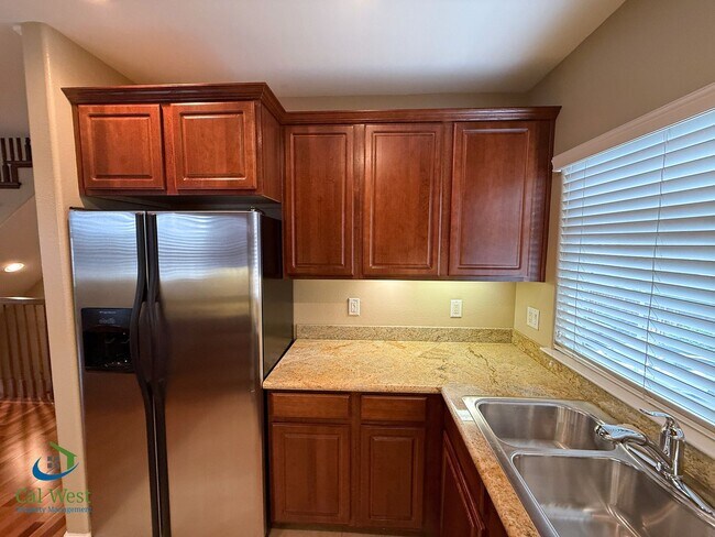 Building Photo - $3195 - Tri-level Town modern townhome in ...