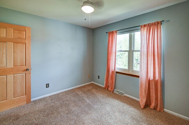 Building Photo - 1398 Prairie Rose Dr