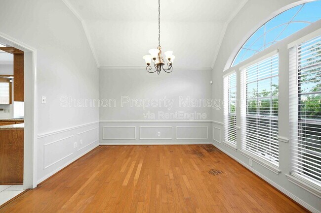 Building Photo - 15911 Moonrock Dr