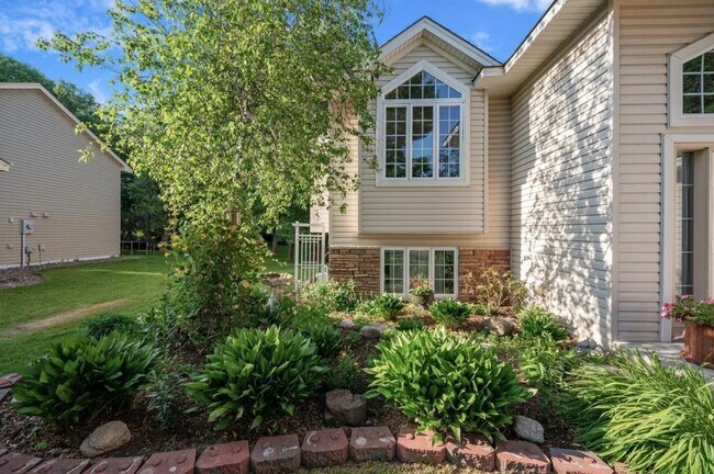 Building Photo - 2921 235th Ave NW