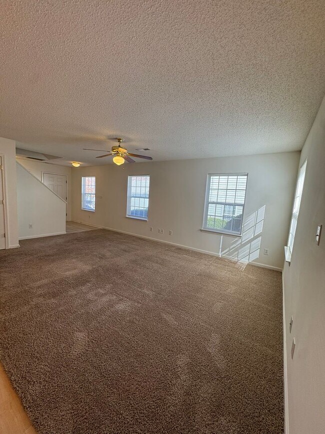 Building Photo - 141 Springwood Ln