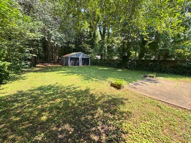 Building Photo - Charming Two-Bedroom Single Family Home with Detached Garage