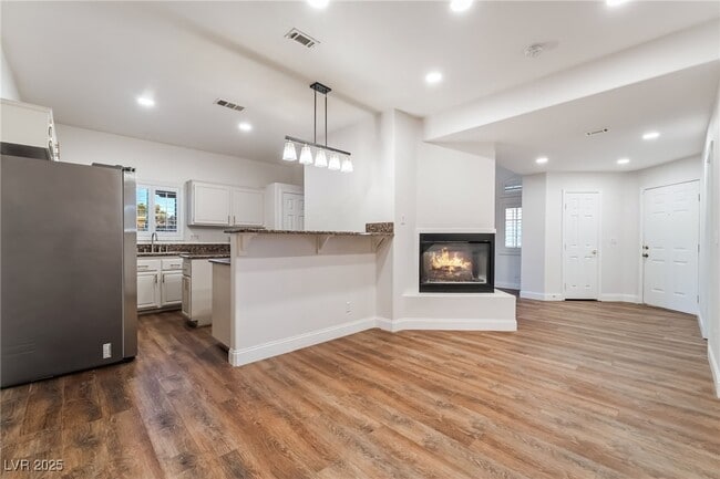 Building Photo - 109 Broken Rock Dr