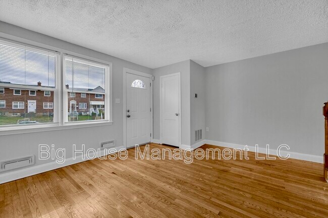 Primary Photo - 4310 Roberton Ave