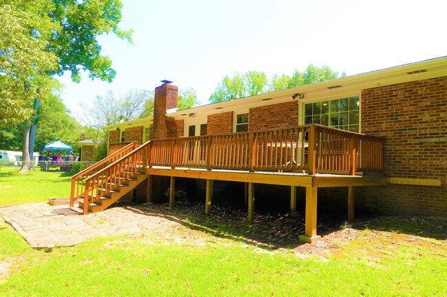 Building Photo - 115 Konnarock Cir