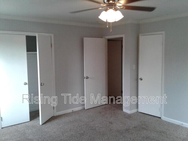 Building Photo - 1001 Christopher Dr