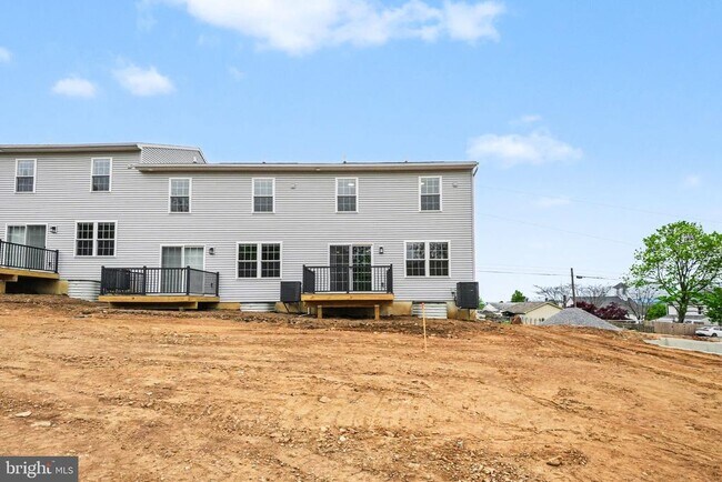 Building Photo - 22 Sand St