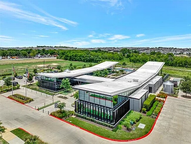 Building Photo - Elegant 4 BR 3.5 BA and 1 Office/Bedroom Convertible Home with Modern Amenities