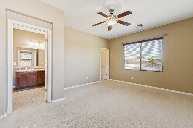 Building Photo - 4127 E Thunderheart Trail