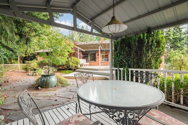 Building Photo - 4Bd/2Ba Seattle House