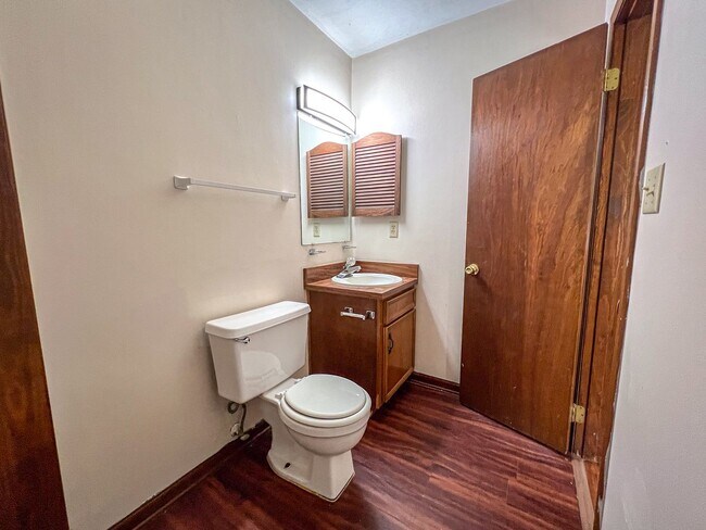 Building Photo - Peaceful 2 bedroom off Lake Jackson