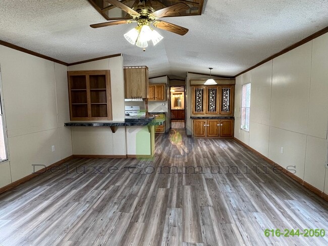 Building Photo - 3 Bedroom Mobile Home Available NOW! Baseline Estates Park