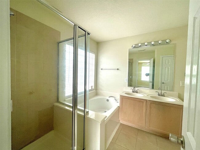 Building Photo - 5811 La Crema