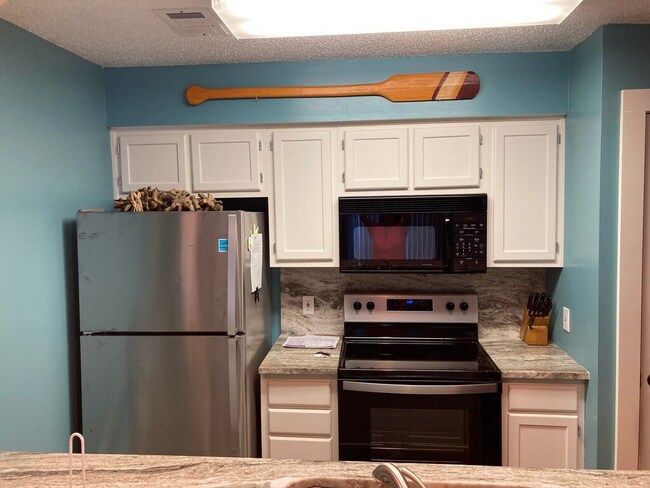 Building Photo - 1900 Duffy St