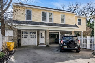 Building Photo - 308 Hume St