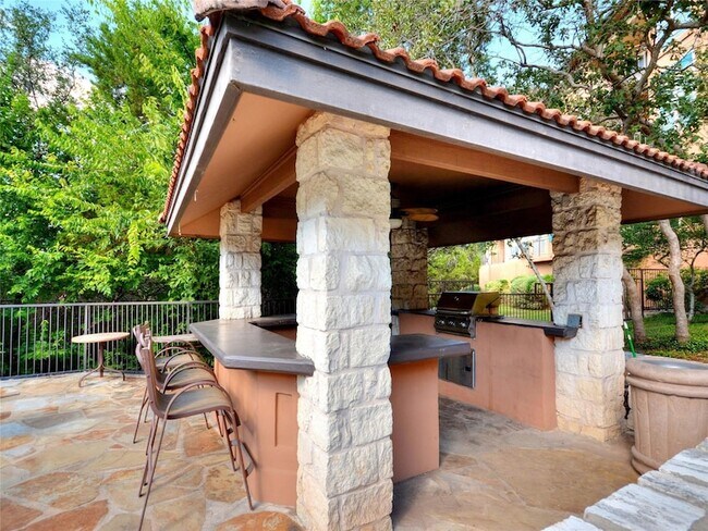 Building Photo - 6000 Shepherd Mountain Cove