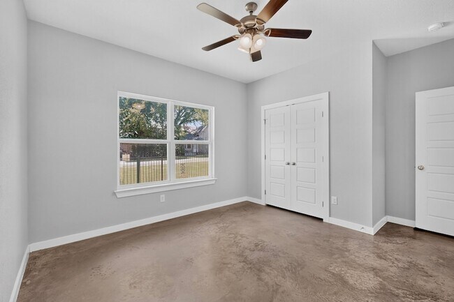 Building Photo - 213 S Baugh St