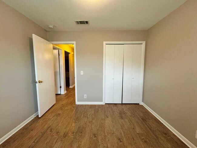 Building Photo - 219 Crystal Knoll Blvd