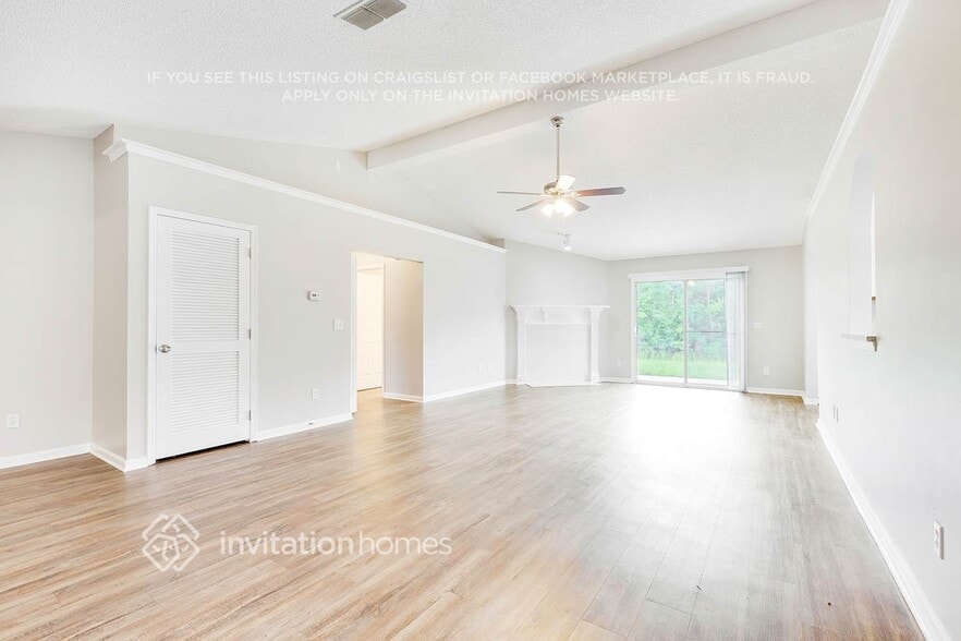 Building Photo - 8250 Rocky Creek Dr