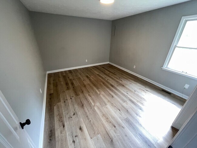 Building Photo - 91-93 Meadowbrook Drive Duplex