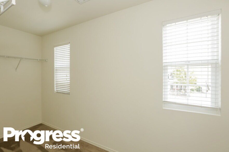 Building Photo - 6329 Highland Commons Dr