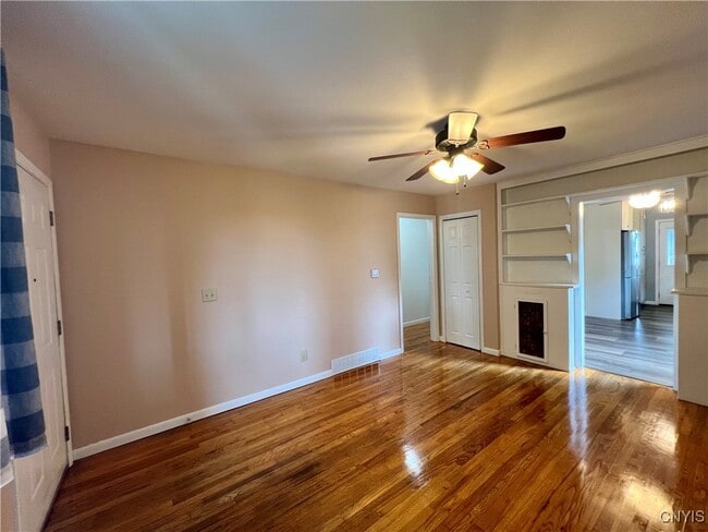 Building Photo - 427 Mosley Dr