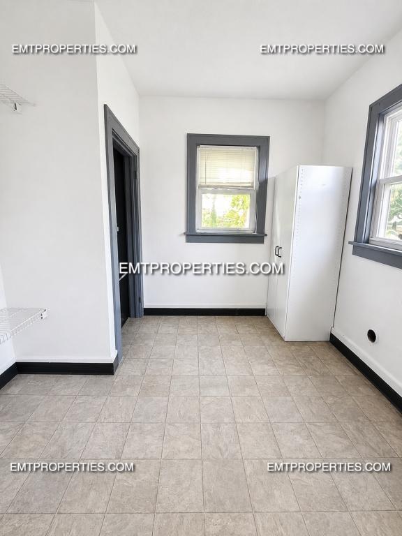 Building Photo - 1220 W Erie Ave