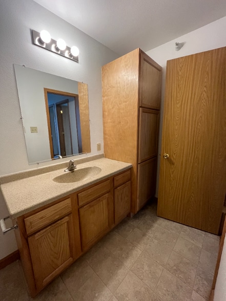 Building Photo - 2627 S 17th St