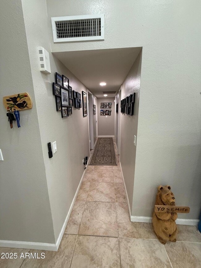 Building Photo - 5535 W Willow Ave