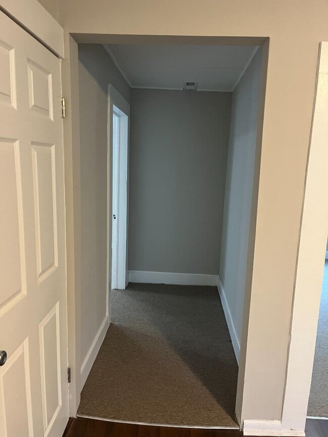 Building Photo - 910 Richardson Ave