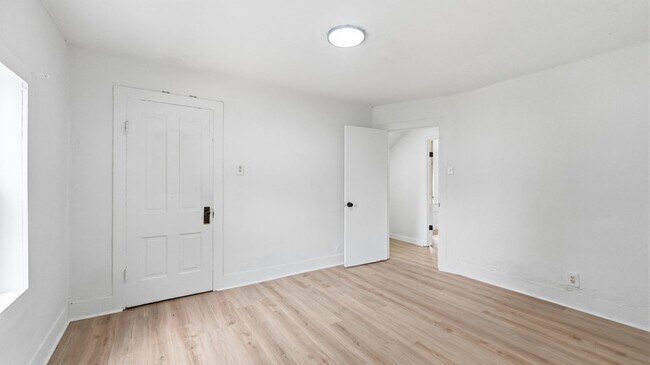 Building Photo - 1221 Wefel St