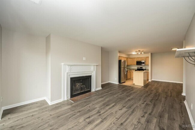 Building Photo - 950 E Rue De La Banque