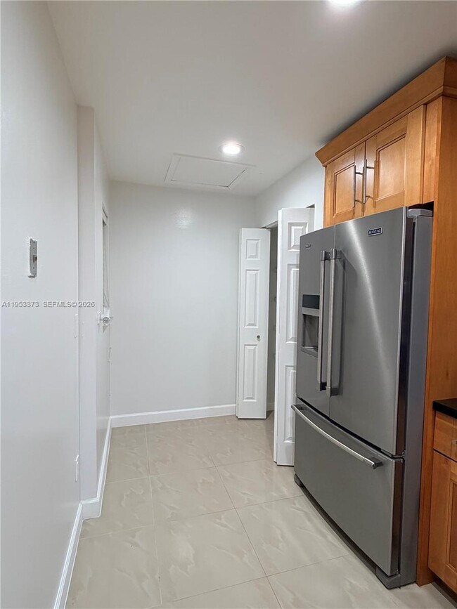 Building Photo - 20730 NE 8th Ct