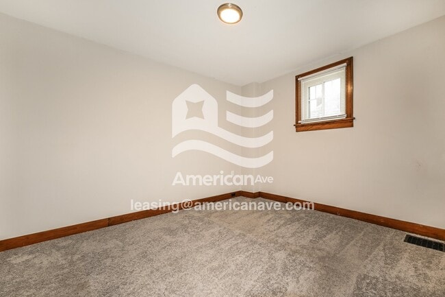 Building Photo - 726 Grandview Ave