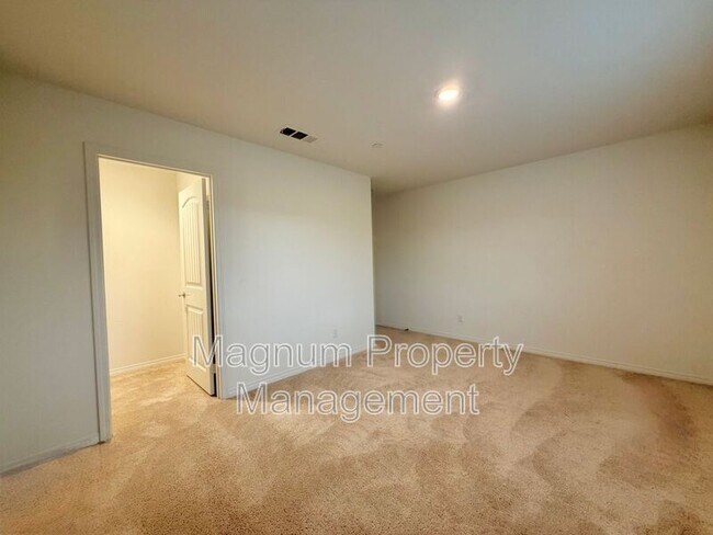 Building Photo - 34124 Thistlewood Ave