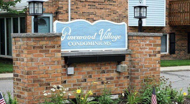 Building Photo - 114 Pinewood Dr