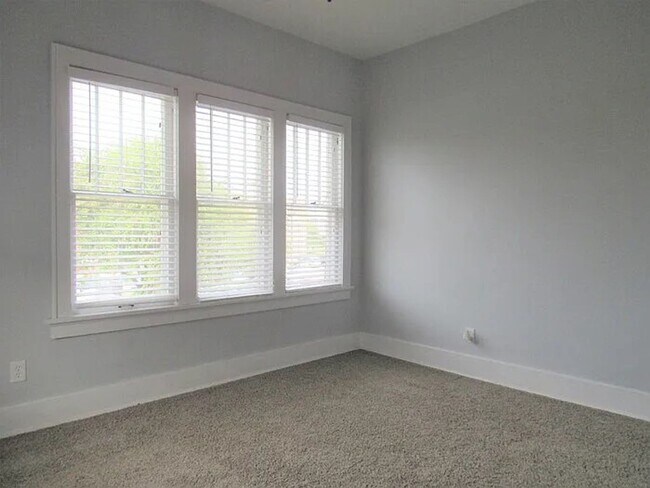 Building Photo - Stunning 4-Bed, 3-Bath Gem 1 Minute from Midtown!