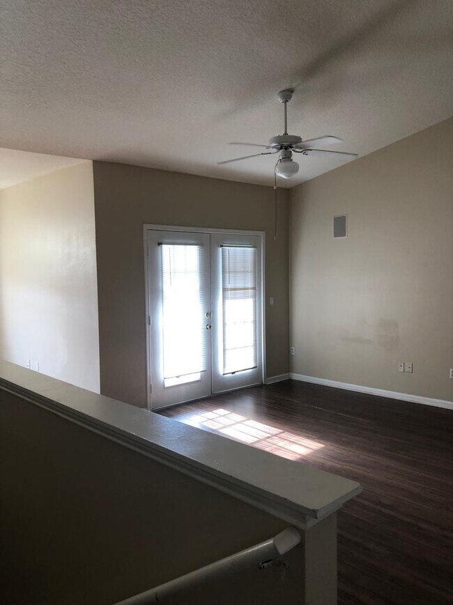 Building Photo - 14316 Fredricksburg Dr