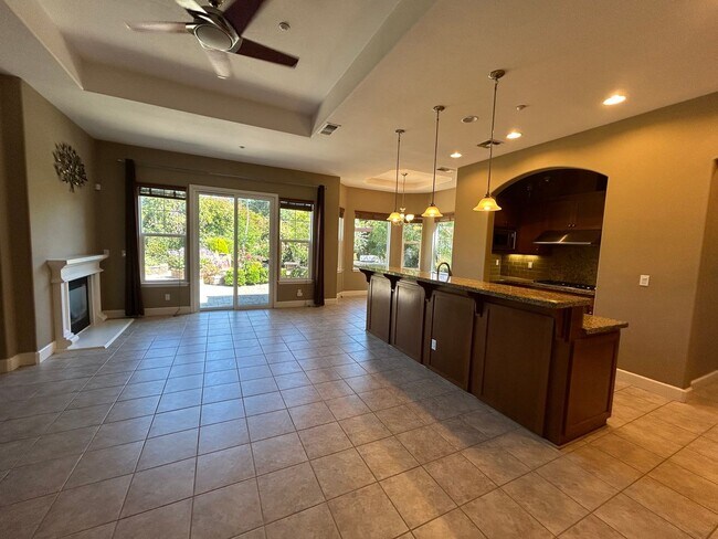 Building Photo - Luxurious and Spacious 5 Bedroom in Gilroy