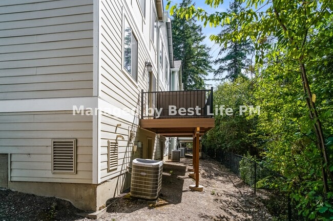 Building Photo - 2067 NE 49th Way