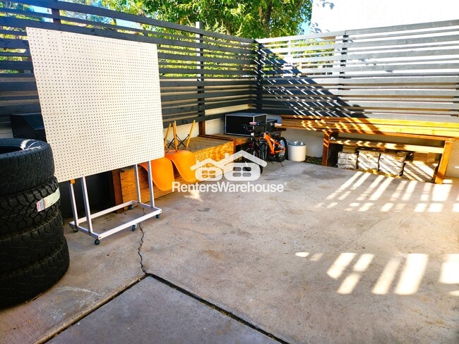 Building Photo - 6020 Carmen Blvd