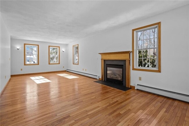 Building Photo - 27 River St