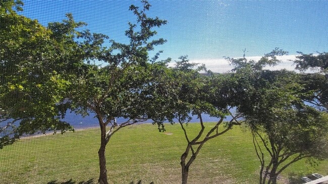 Building Photo - 901 SW 141st Ave